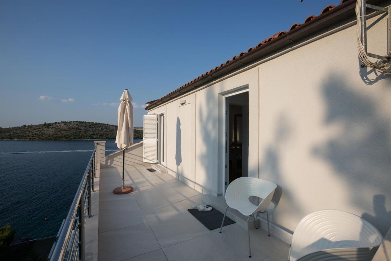 Vila Visnjic Grebastica Luaran gambar