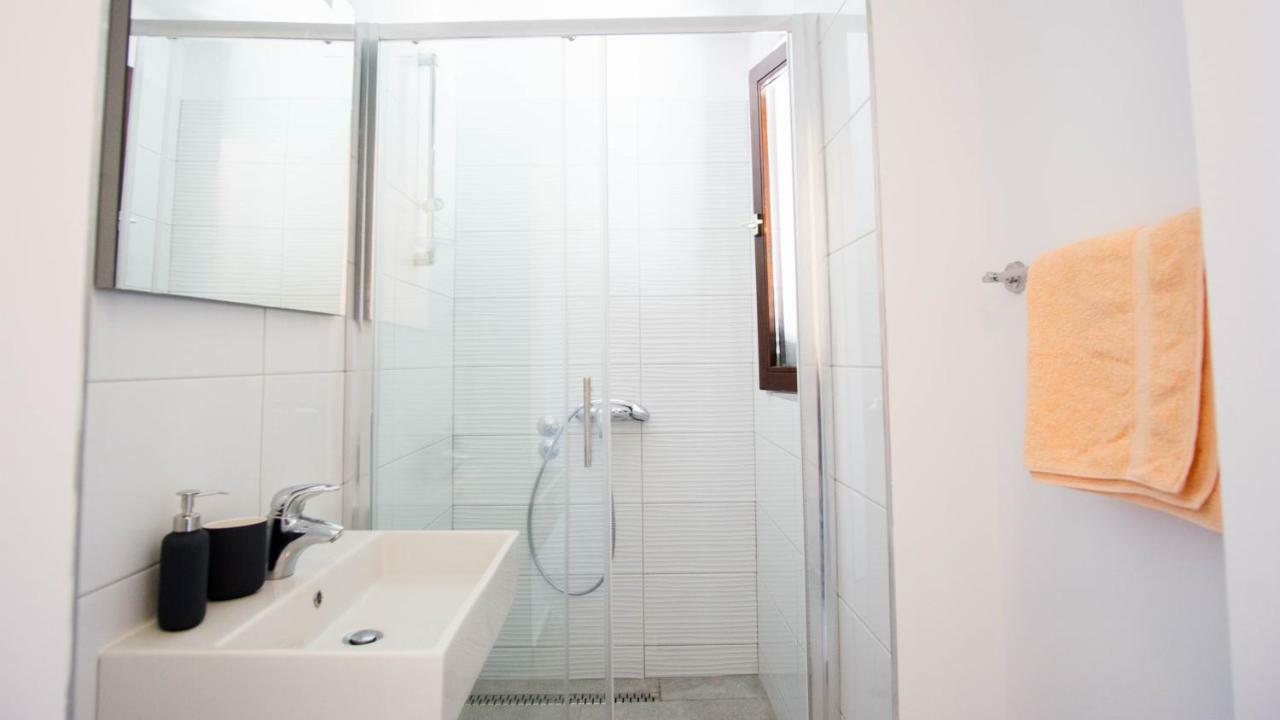 Vila Visnjic Grebastica Luaran gambar